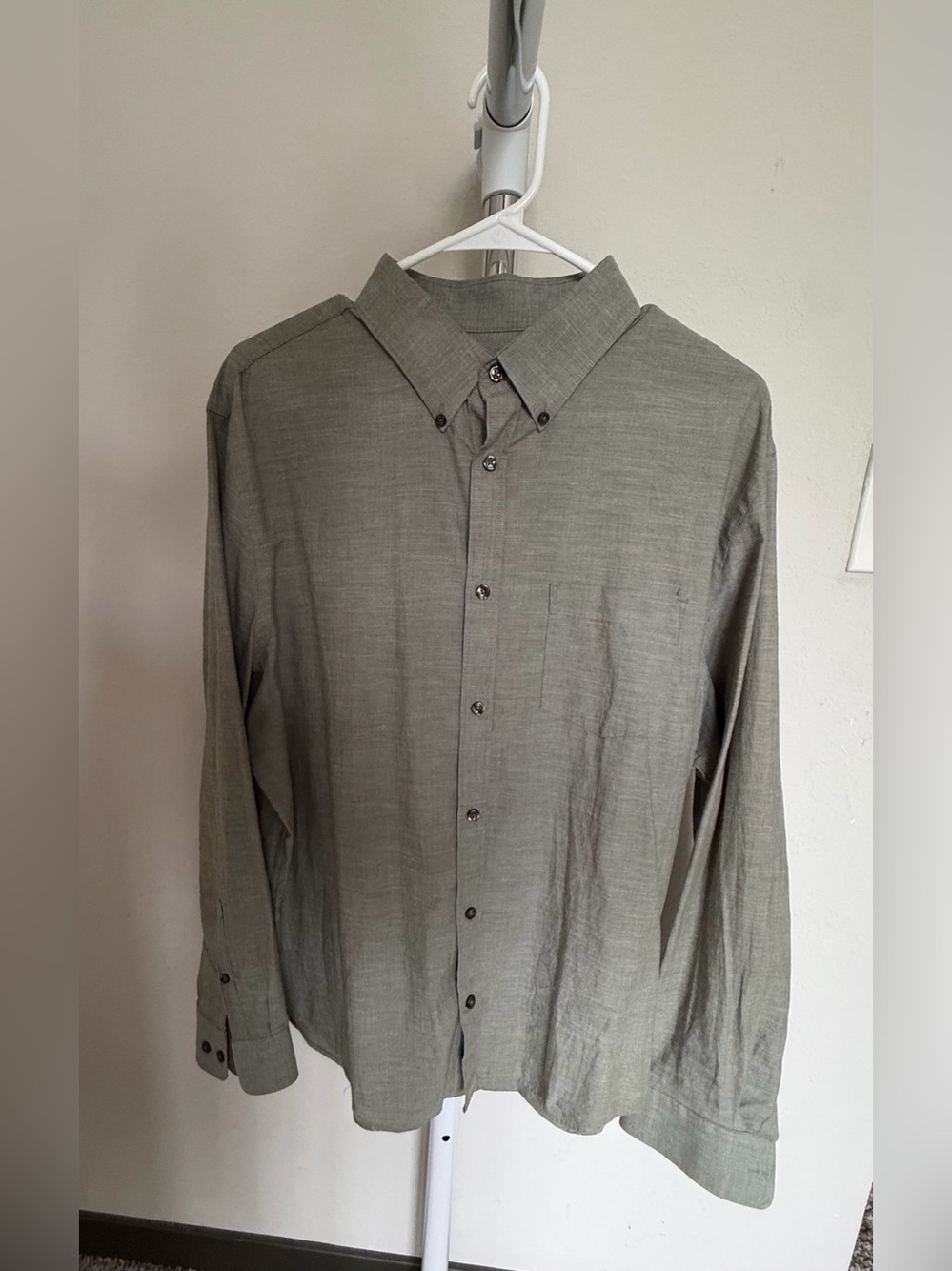 Express Long-Sleeve Button-Down Shirt (Large)